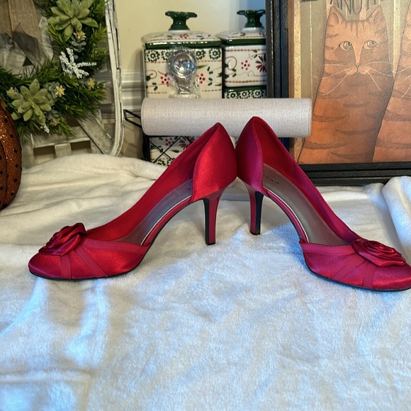 Shoes high heels Fiona brand worn once Beautiful! - Picture 2 of 7